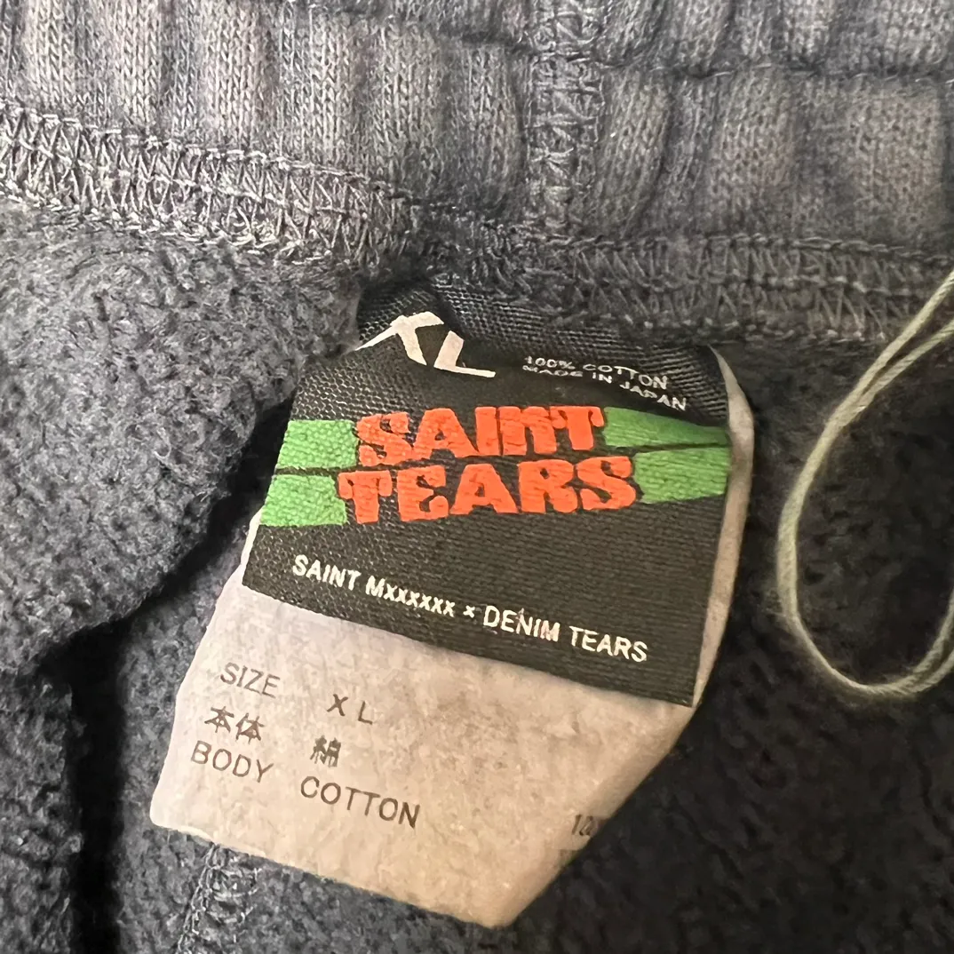 SAINT Mxxxxxx x DENIM TEARS STRUGGLE SWTPNTS/BLK DT co-branded boxing retro distressed sweatpants, washed black S-XL Assute dyeing, whole piece sprayed with horse fade, authentic grade crack printing, mold customization co-branded main mark/washed mark, factory four-needle six-thread workmanship, no bone seams, more comfortable to wear